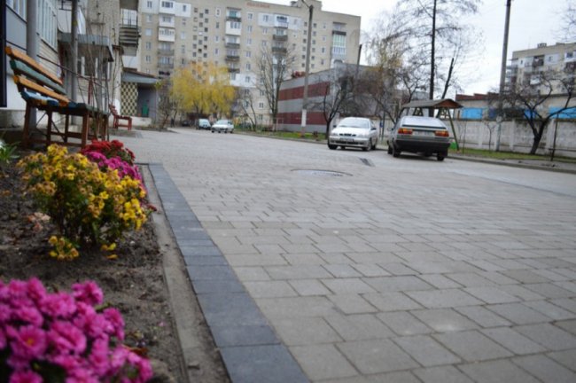 Показали, як у Ковелі облагородили прибудинкову територію. ФОТО