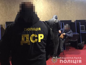 У Луцьку діяло підпільне казино лише для «своїх клієнтів». ФОТО