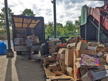 У Луцьку здали на переробку пів тонни макулатури. ФОТО