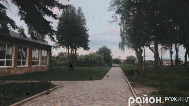 Замість ніжних рук красунь – тополі: розповіли легенду давнього волинського села 