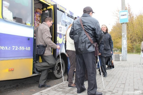У Луцьку «на ділі» показали, як живеться незрячим. ФОТО