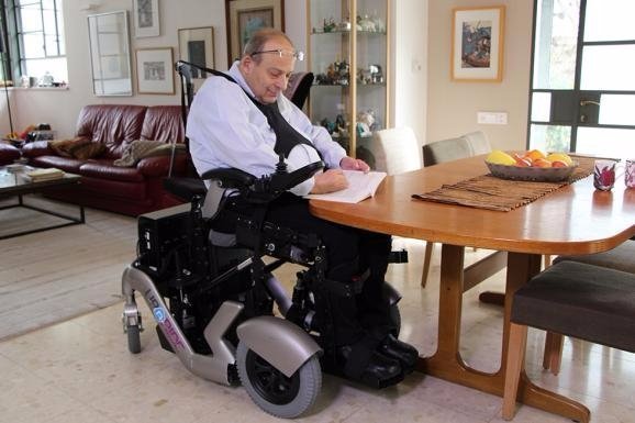 Ізраїльські вчені винайшли візок, який допомагає людині встати