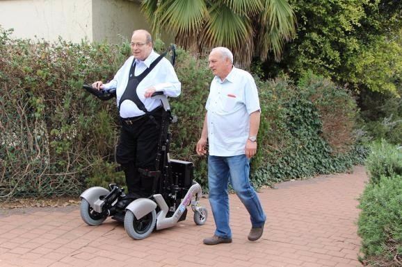 Ізраїльські вчені винайшли візок, який допомагає людині встати