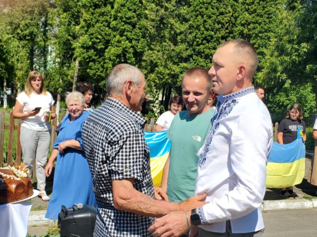 У селі на Волині зустріли двох воїнів, які повернулися з ворожого полону. ФОТО