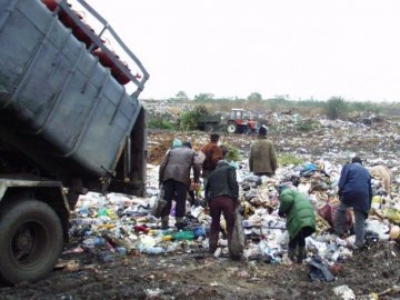 Смерть на сміттєзвалищі під Луцьком: комунальника завалило сміттям