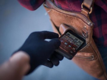 У волинянина вкрали телефон і зняли з кредитної карти понад 16 тисяч