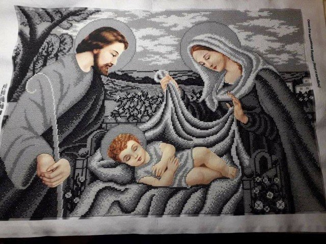 Прикута до ліжка волинянка завдяки хобі заробляє собі на лікування 