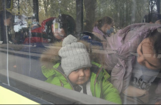 Онкохворих дітей з-під обстрілів евакуювали до Польщі