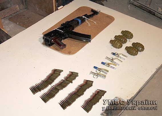 На Волині боєць добровольчого батальйону обстріляв автомобіль. ФОТО. ВІДЕО