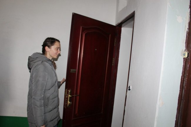 На Волині двом дівчатам-сиротам вручили ключі від квартир. ФОТО