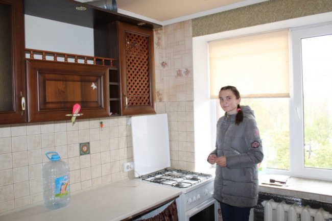 На Волині двом дівчатам-сиротам вручили ключі від квартир. ФОТО