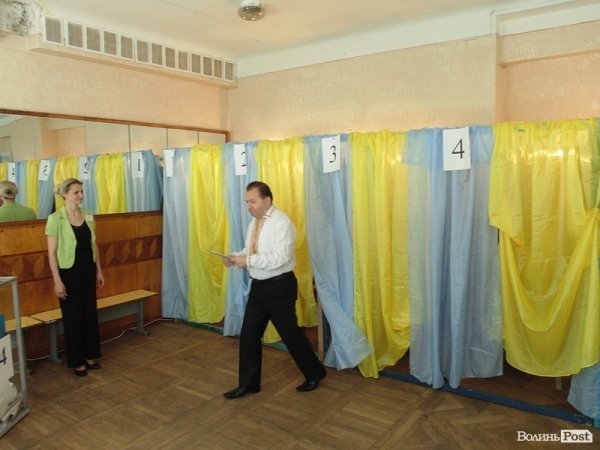 Луцьк голосує. ФОТО