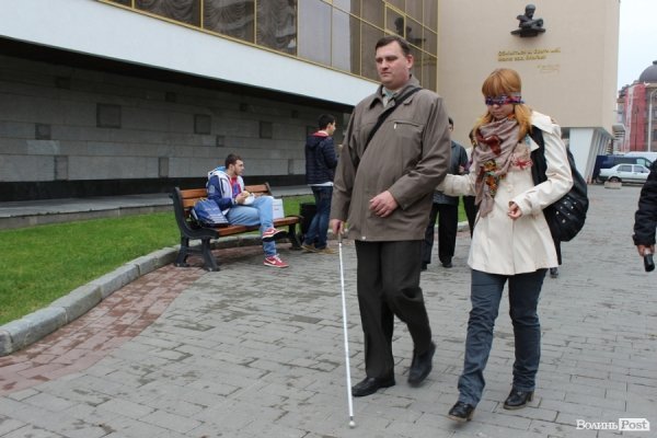 У Луцьку «на ділі» показали, як живеться незрячим. ФОТО