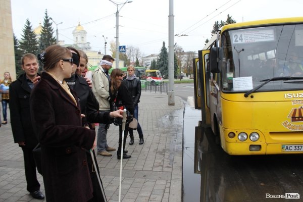 Через відсутність озвучення маршрутів потрібно запитувати в людей номер автобусу