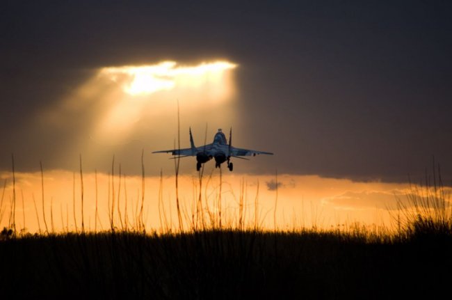 Показали заворожуючі світлини польотів севастопольсько-волинських соколів