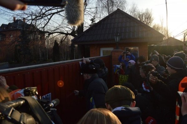 Як пікетували маєток Пшонки. ФОТО