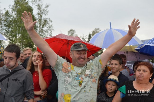 У Світязі на швидкість їли знамениті пончики. ФОТО