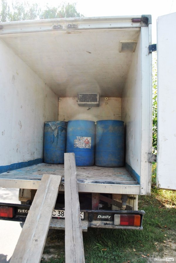 Під Луцьком вилучили понад тону контрафактного спирту. ФОТО. ВІДЕО