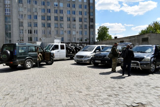 Волиняни відправили на фронт 4 автівки, 3 квадроцикли, бензопили, генератори та іншу допомогу