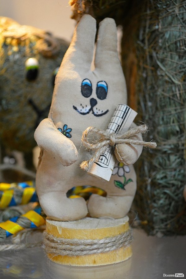 Митці Луцька майстрували у «Різдвяній майстерні». ФОТО