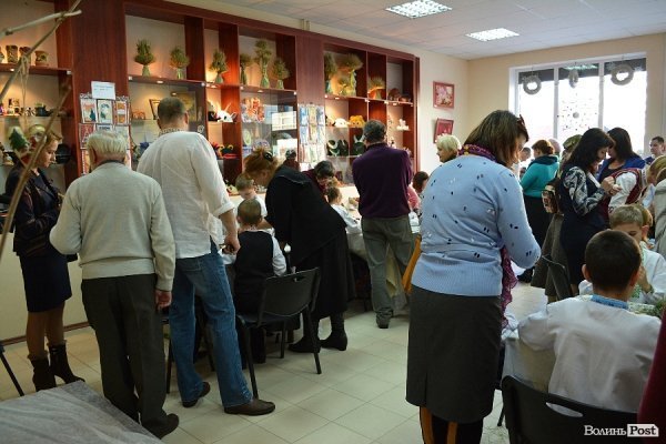 Митці Луцька майстрували у «Різдвяній майстерні». ФОТО