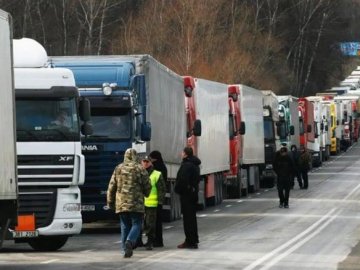 Блокада польських перевізників затримує волонтерську допомогу для ЗСУ, – Reuters