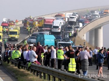 У Британії в аварії зіткнулося понад сто авто. ФОТО