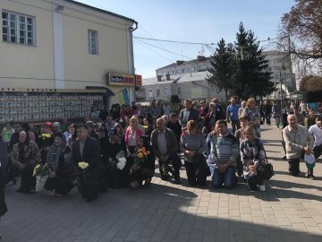 У Луцьку прощаються із загиблим у Іловайському котлі воїном. ФОТО