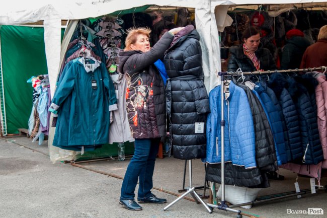 Від білизни до шикарних шуб: у Луцьку – Харківський ярмарок. ФОТО
