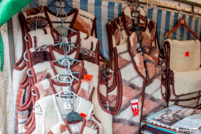 Від білизни до шикарних шуб: у Луцьку – Харківський ярмарок. ФОТО