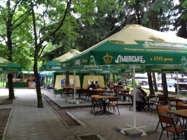 Під носом у юних плавців у Луцьку торгують пивом, ‒ депутат. ФОТО 