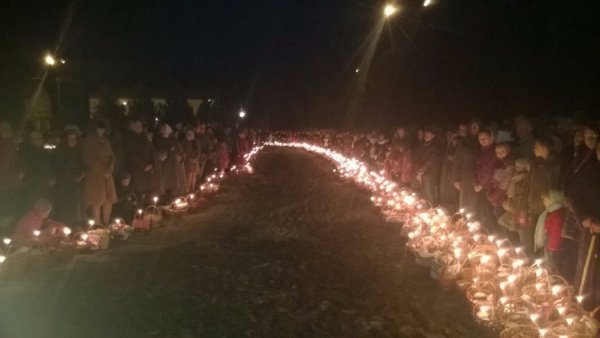 Громада Каменя-Каширського освятила паску на місці,  де раніше стояла церква. ФОТО