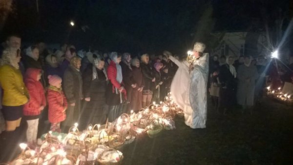 Громада Каменя-Каширського освятила паску на місці,  де раніше стояла церква. ФОТО