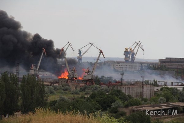 У Керчі горів порт. ФОТО. ВІДЕО