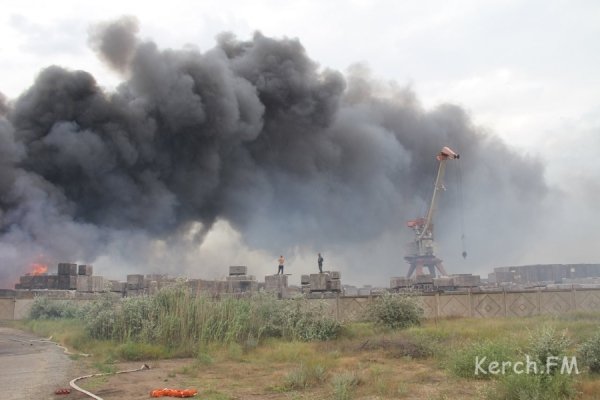 У Керчі горів порт. ФОТО. ВІДЕО