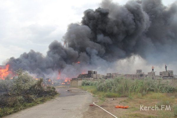 У Керчі горів порт. ФОТО. ВІДЕО