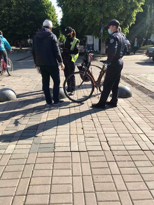 На вулиці Лесі Українки у Луцьку автомобіль збив велосипедиста