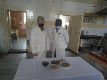 Показали, чим годують в'язнів луцького СІЗО. ФОТО