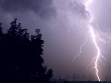 Від удару блискавки загинув 18-річний хлопець на Миколаївщині