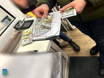 Двоє депутатів на Львівщині погоріли на хабарі у $30 тисяч