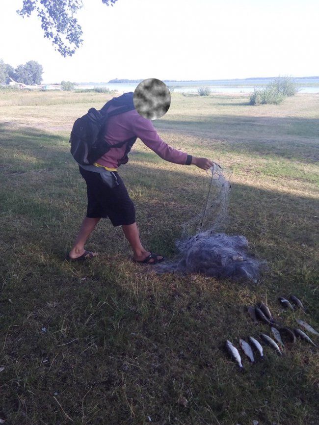 На Світязі спіймали браконьєра, який ловив рибу двома сітками. ФОТО