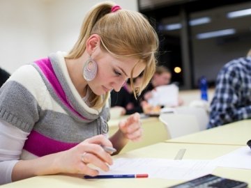 Через війну ЗНО, ДПА, ЄВІ та ЄФВВ у 2022 році скасують