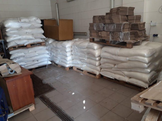 На Волині у підпільних цехах в антисанітарних умовах виготовляли продукти харчування. ФОТО