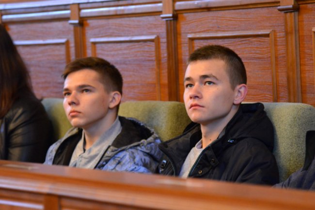 Луцькі студенти спробували себе в ролі депутатів Волиньради. ФОТО