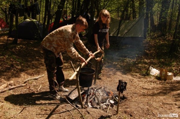 У волинських лісах «воюють» Чорна сотня і сотня Перця. ФОТО 