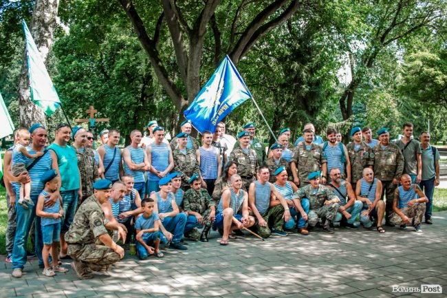 У Луцьку вшанували десантників. ФОТО