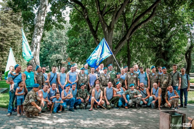 У Луцьку вшанували десантників. ФОТО