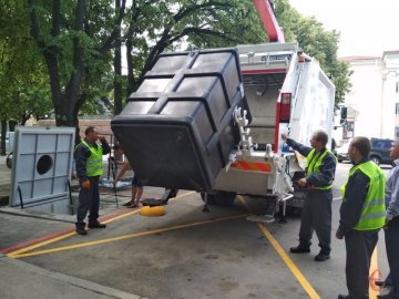 Вже придбали спеціальний сміттєвоз: у Луцьку встановлять підземні смітники