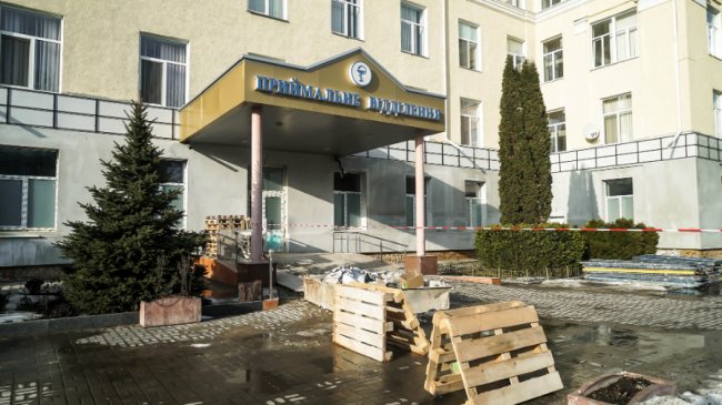 Показали, як ремонтують приймальне відділення волинської обласної лікарні. ФОТО