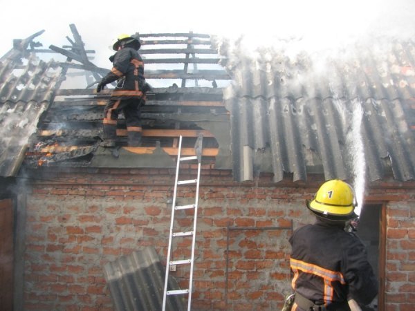 Поблизу Луцька горів будинок. ФОТО. ВІДЕО